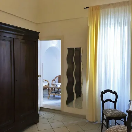 Cathedral Apartment *