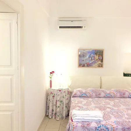 Cathedral Apartment *
